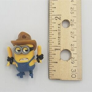 Kinder Joy Cowboy Minion Minions The Rise of Gru Toy 2020‎ Outlaw